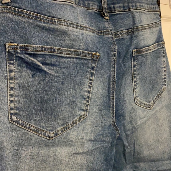 Jeans with inner thigh detail - Picture 3 of 3